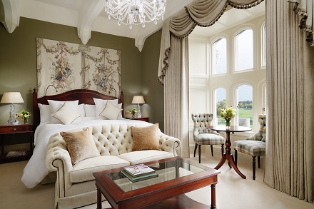 404 Deluxe King Bedroom At Adre Manor