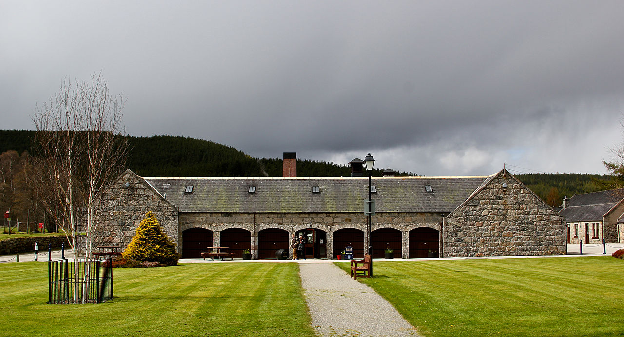 1280Px Royal Lochnagar Distillery Main Building 2012